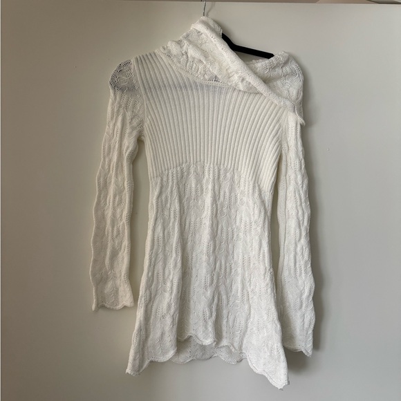 Sweaters - Free with any purchase!! Elegant White Women's Sweater in size XS